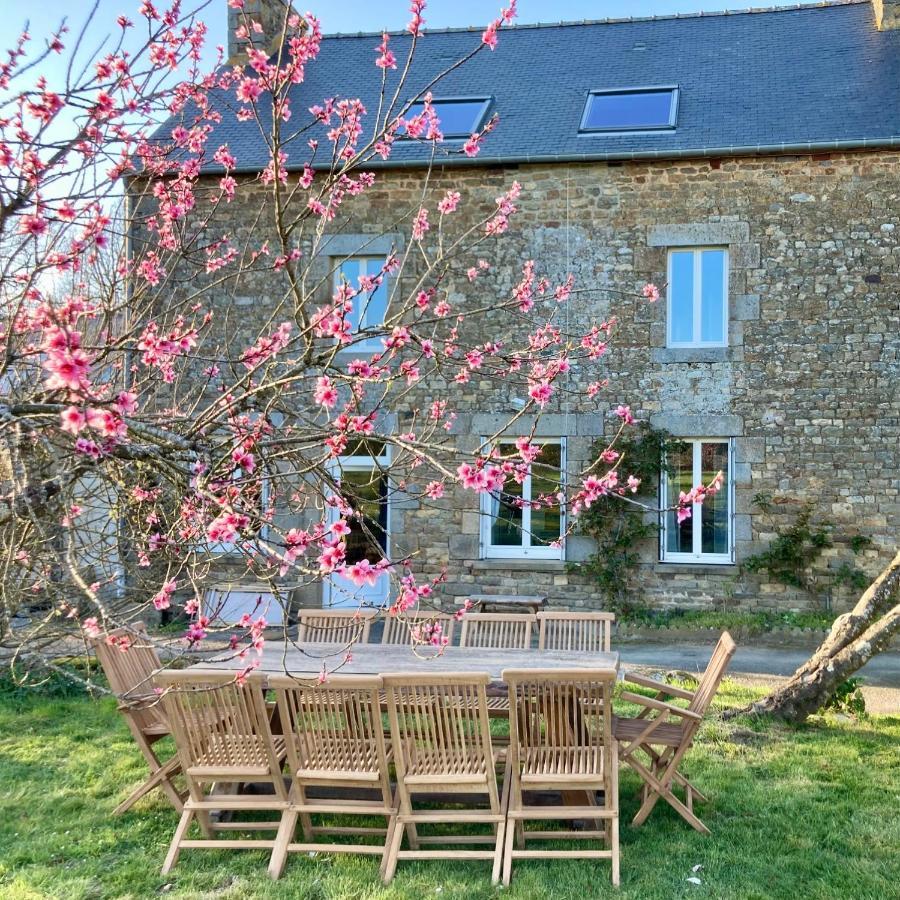 La Breizhidence Bed & Breakfast Combourg Exterior photo